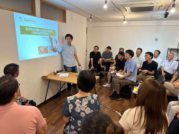 【2025年8月度：東京農サロン・ゼミ】株式会社エマリコくにたち代表の菱沼勇介登壇。「直売所の常識は、小売業の非常識（直売所経営学概論）」